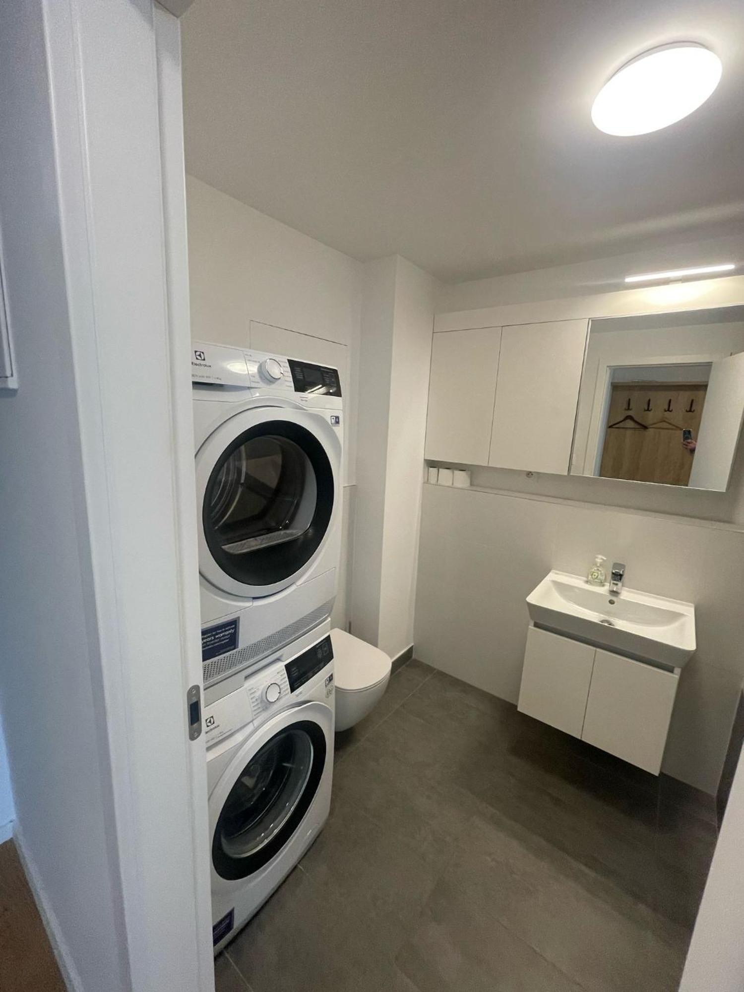 New Downtown Apartment Couple Minute From The Old Town Μπρατισλάβα Εξωτερικό φωτογραφία