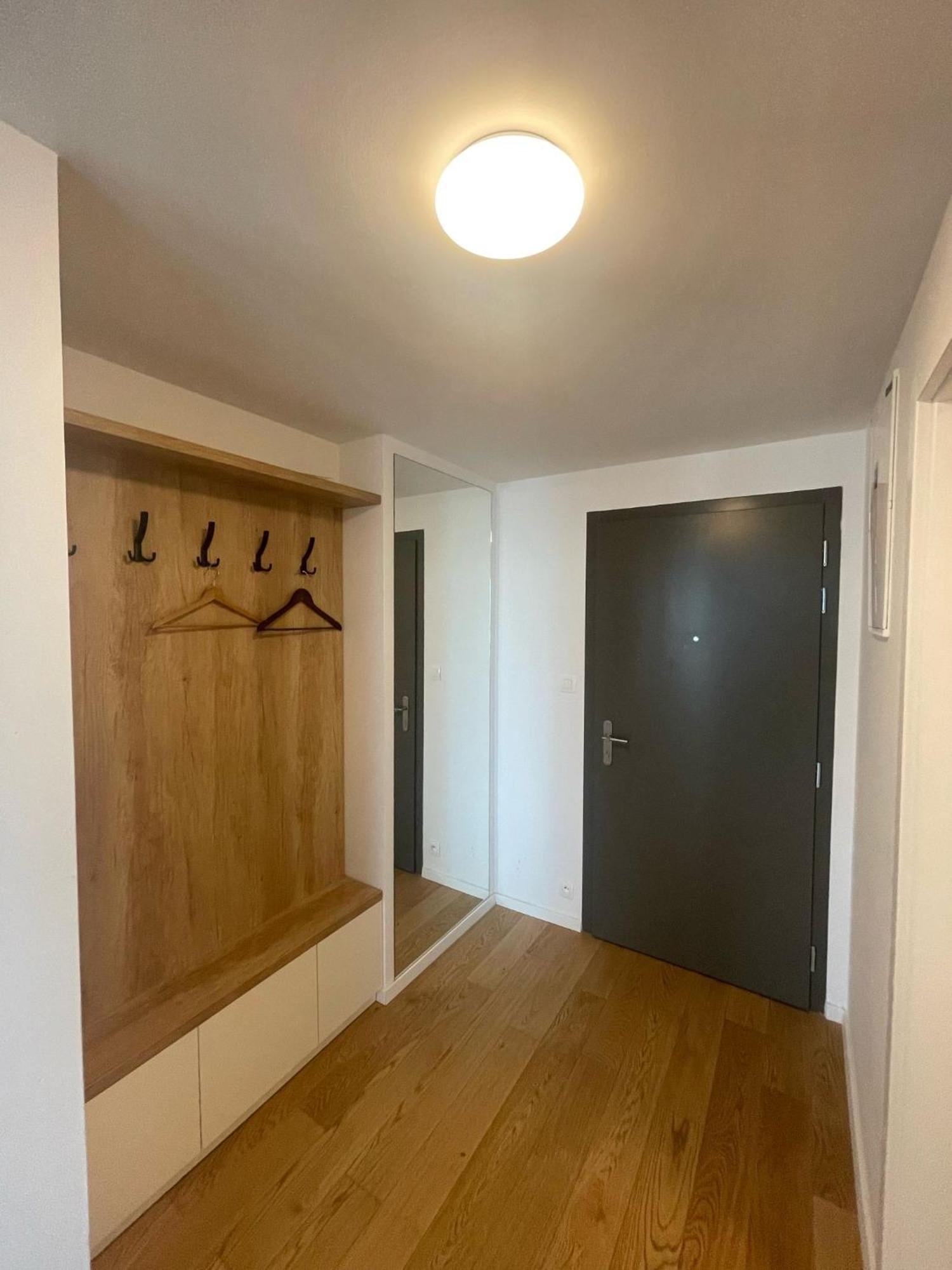 New Downtown Apartment Couple Minute From The Old Town Μπρατισλάβα Εξωτερικό φωτογραφία