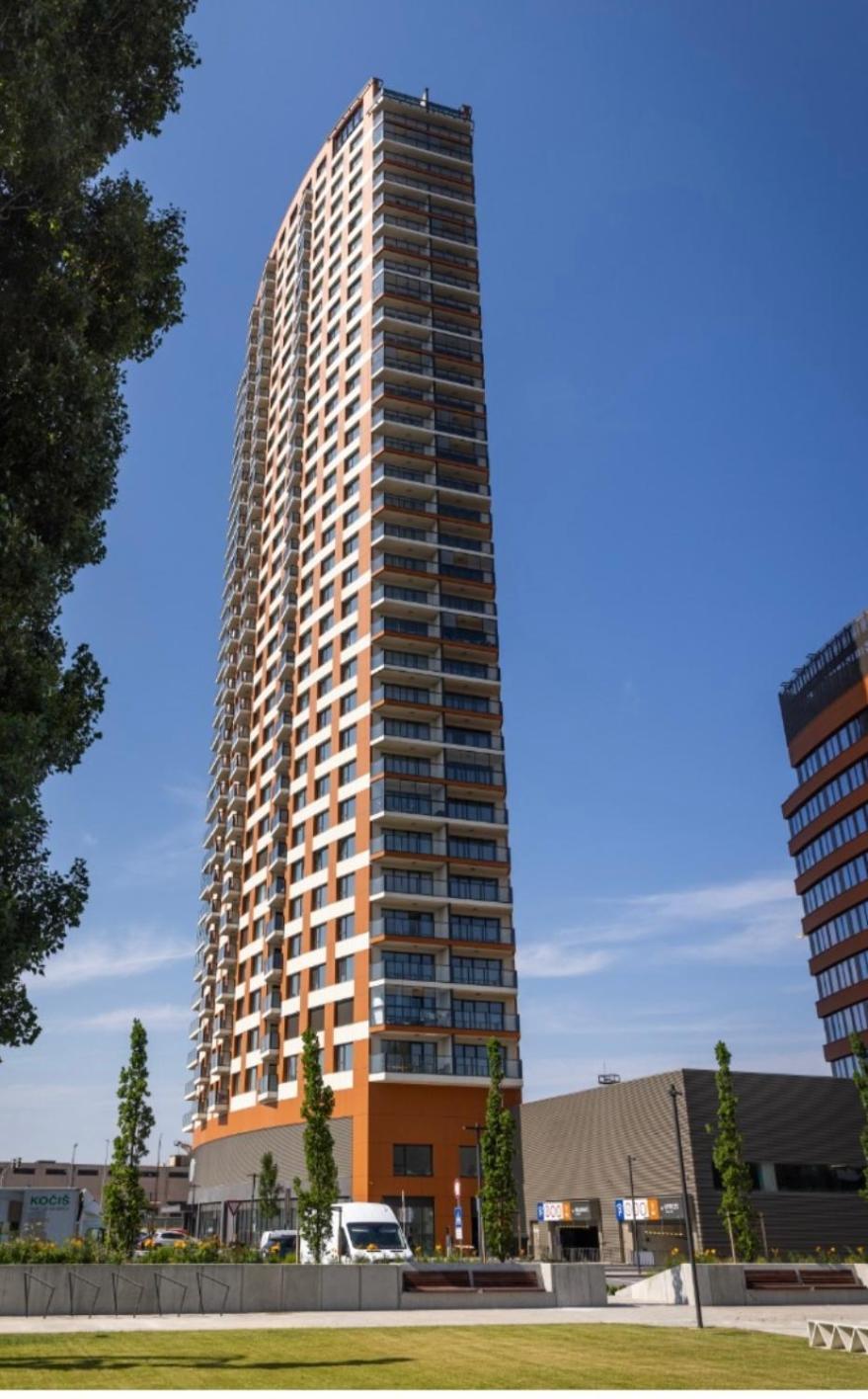 New Downtown Apartment Couple Minute From The Old Town Μπρατισλάβα Εξωτερικό φωτογραφία